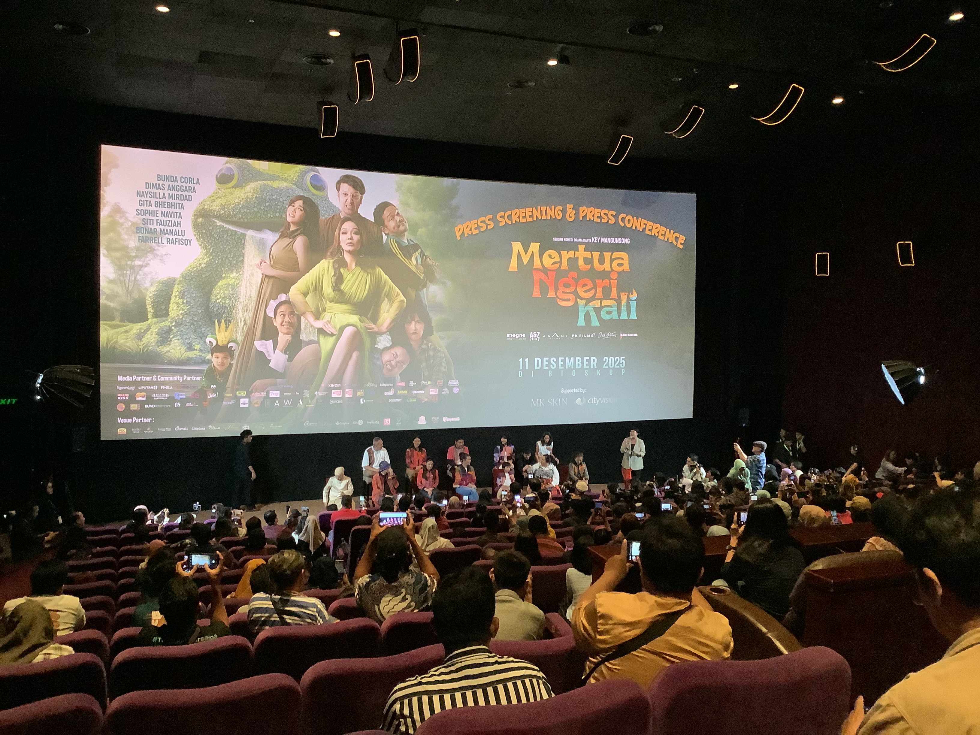 Ini debut gila Bunda Corla di film mertua ngeri kali