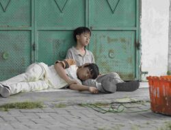 Ketika Dunia Orang Dewasa Semakin Berat, Film “Tanah Runtuh” Mengajak Kita Melihat Dunia dari Mata Seorang Anak Down Syndrome