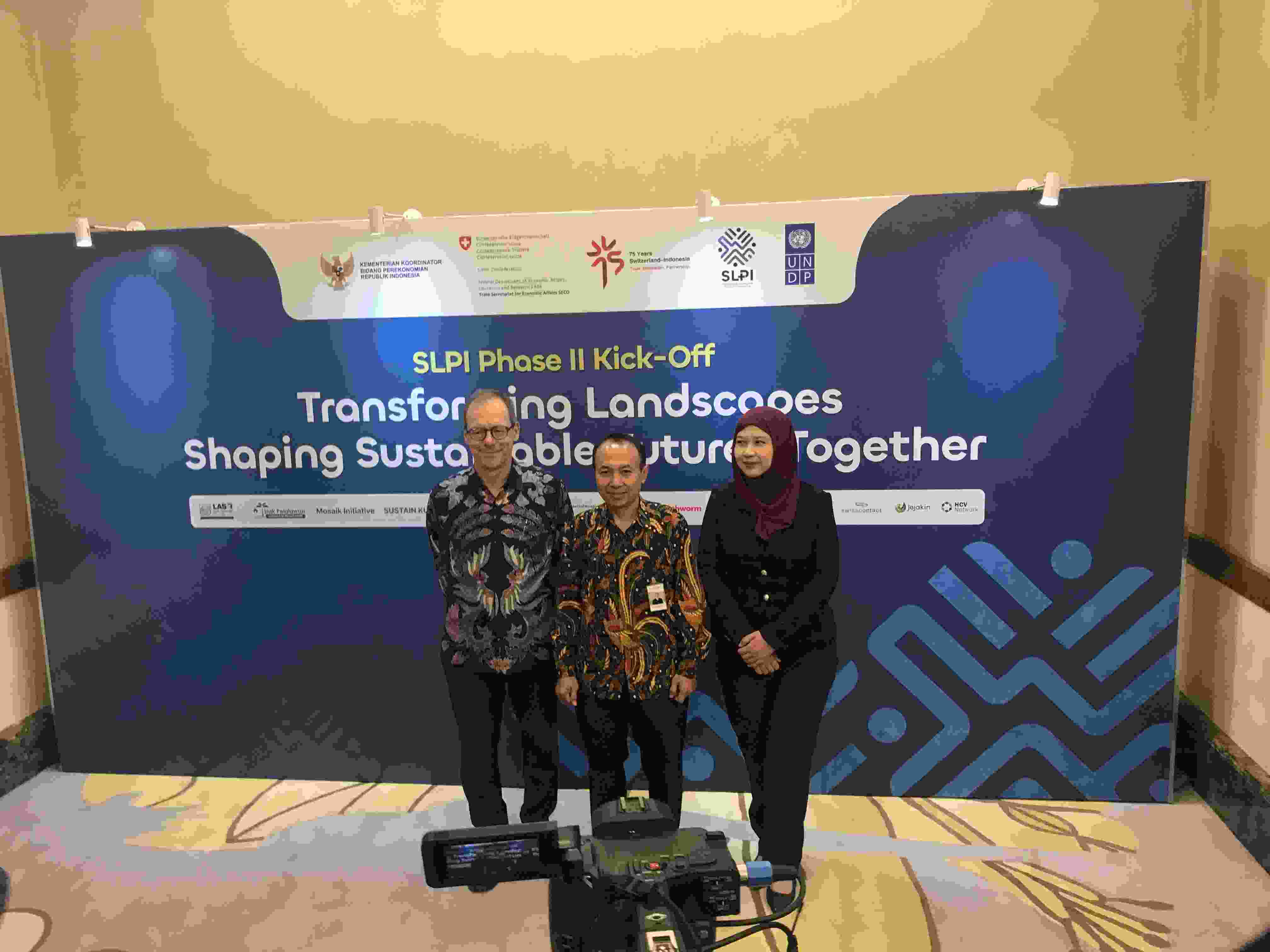 Diplomasi Hijau Tiga Pihak: Sinergi Indonesia, Swiss, dan UNDP Dorong Reformasi Lanskap Berkelanjutan Diplomasi Hijau Tiga Pihak: Sinergi Indonesia, Swiss, dan UNDP Dorong Reformasi Lanskap Berkelanjutan