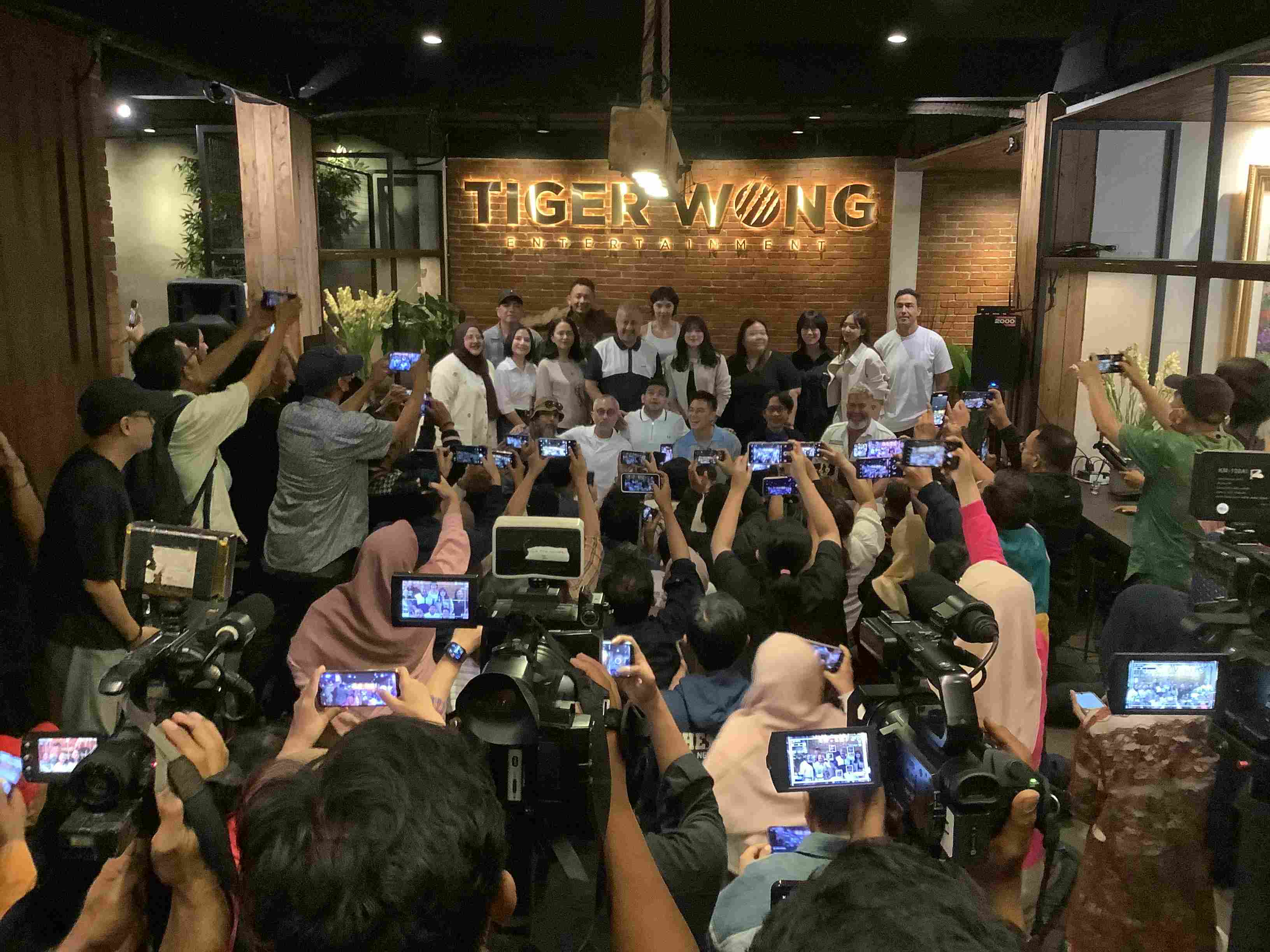 Bukan Cuma Lucu di Medsos, Fadil Jaidi dan Pak Muh Siap Guncang Bioskop di Film Baim Wong Bukan Cuma Lucu di Medsos, Fadil Jaidi dan Pak Muh Siap Guncang Bioskop di Film Baim Wong